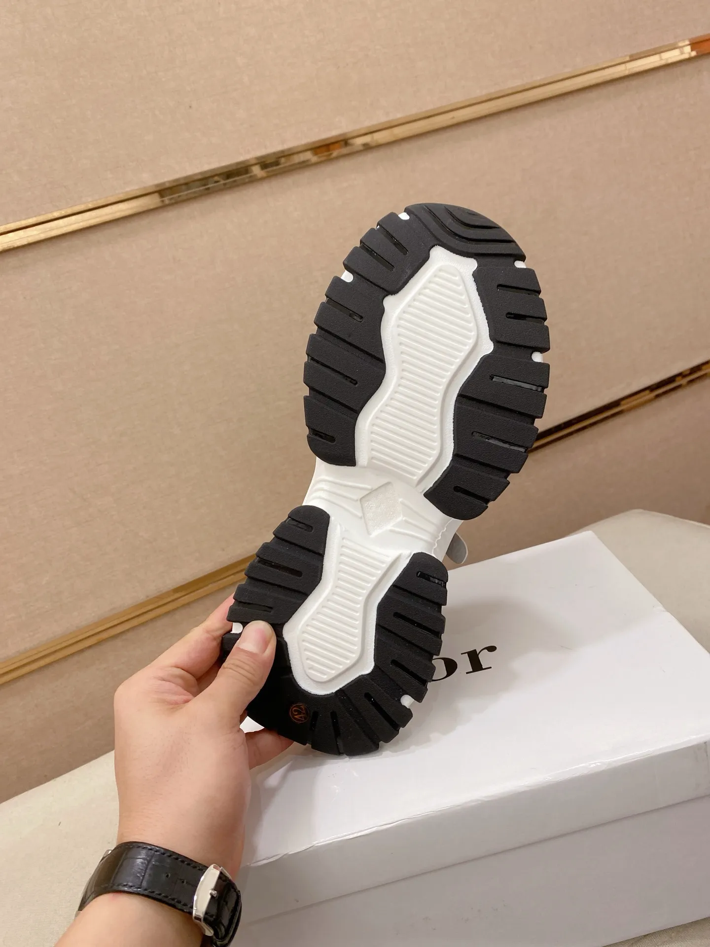 Men's shoes💰 462💰🇮🇹🇮🇹Dior d The new model is on sale at the same time at the counter. The upper 🇮🇹 is imported Italian first-layer cowhide, and the lining is fully imported sheepskin 💪💪. It is a complete 1⃣️ to 1⃣️ replica 🇮🇹💪💪, ⚠ Sole: The original sole is specially provided by the original factory. The exclusive movable molded sole is super comfortable. ⚠Original factory single goods, 🔍🔍high quality, you can enter and leave the counter at will, welcome to compare⚠. Code number:38-44